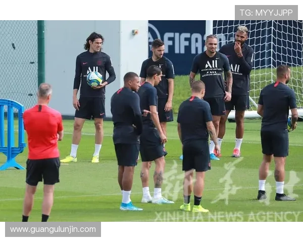 法甲唐纳鲁马回归巴黎圣日耳曼训练场展现良好状态